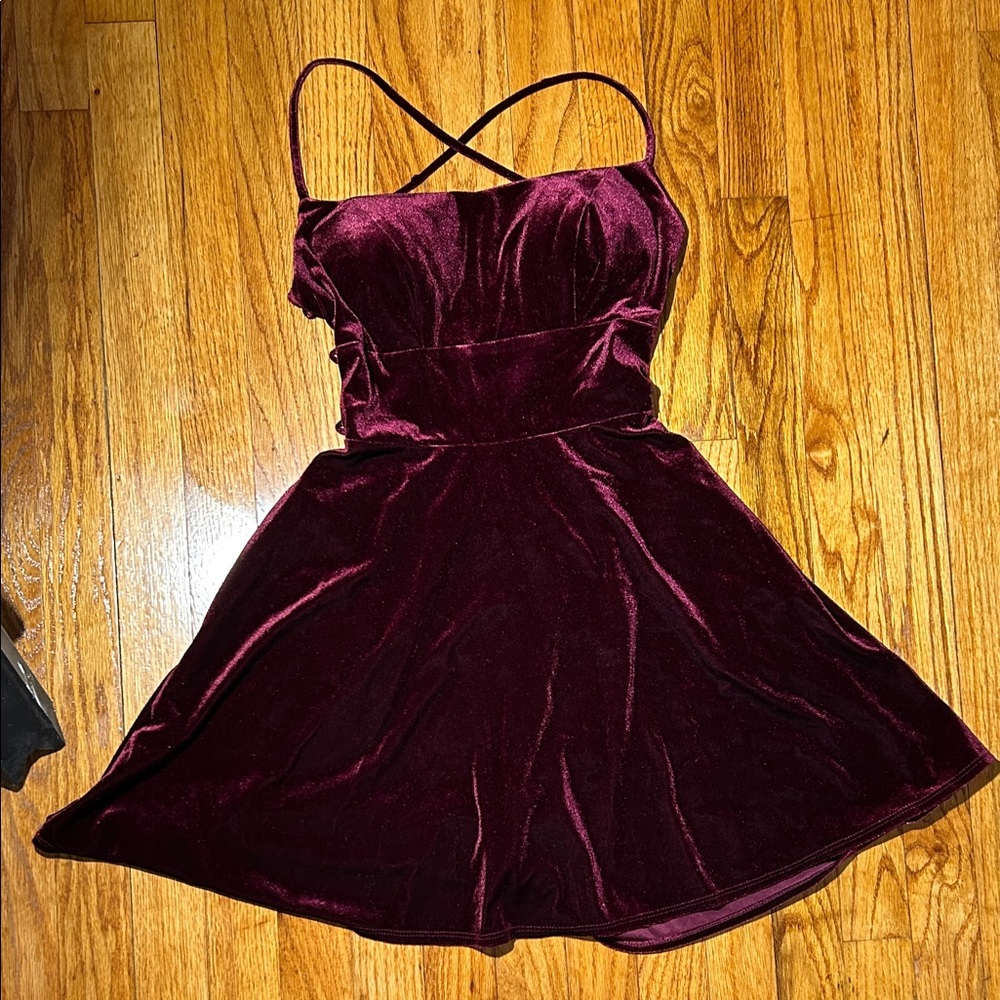 Windsor Elegant Burgundy Velvet Mini Dress